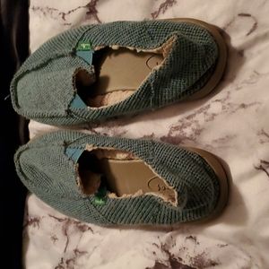 Sanuk slip on size 9